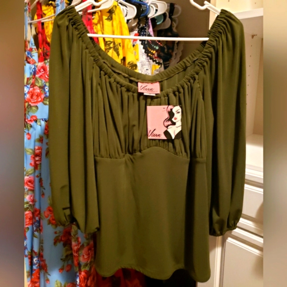 Vixen NWT 2X Vacation Top